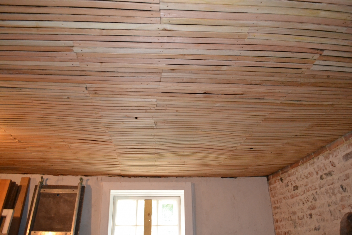 Lime or clay plaster ceilings